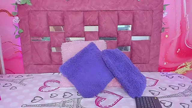 scarlett  evans  online show from December 2, 2025, 6:14 pm