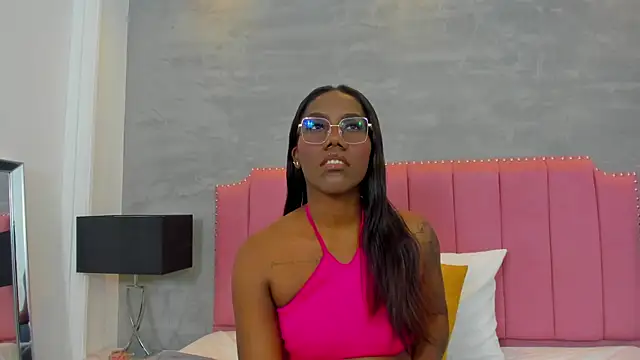 Alaia Colins online show from November 12, 2025, 2:56 am