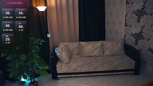 LynetHakes online show from February 18, 2025, 9:10 am