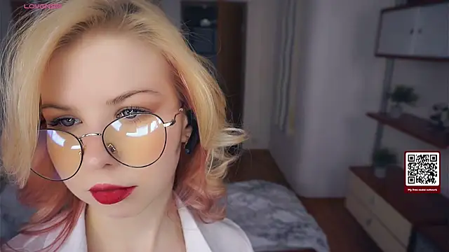 LynetHakes online show from November 26, 2025, 6:36 am