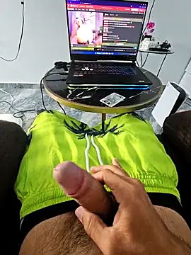 j0nathan00 online show from December 15, 2025, 8:02 pm