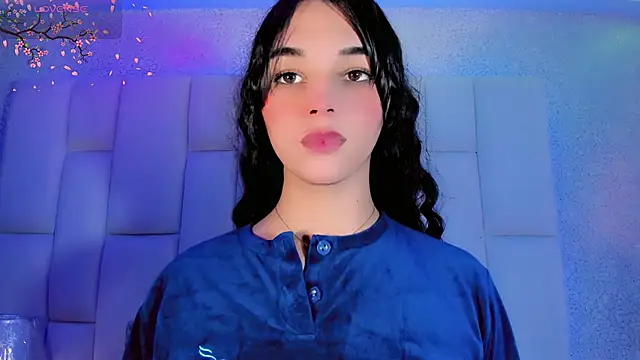 Angeles Busst online show from September 22, 2025, 8:33 pm