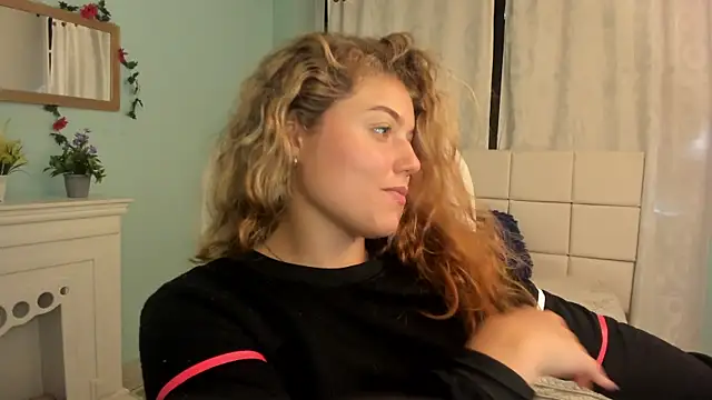 Snapshot of alaia_greyy chatting on February 4, 2025, 5:23 pm alaia greyy online show from February 4, 2025, 5:23 pm