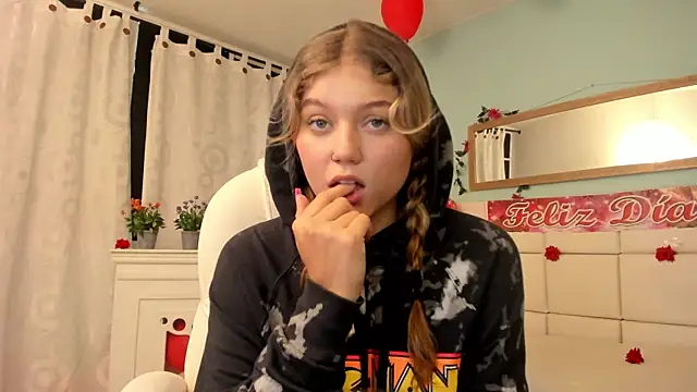Snapshot of alaia_greyy chatting on February 18, 2025, 2:16 pm alaia greyy online show from February 18, 2025, 2:16 pm