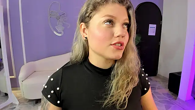 Snapshot of alaia_greyy chatting on September 25, 2025, 12:42 pm alaia greyy online show from September 25, 2025, 12:42 pm