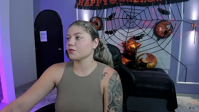 Snapshot of alaia_greyy chatting on October 18, 2025, 12:50 pm alaia greyy online show from October 18, 2025, 12:50 pm