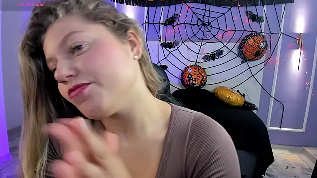 alaia greyy online show from October 28, 2025, 1:25 pm