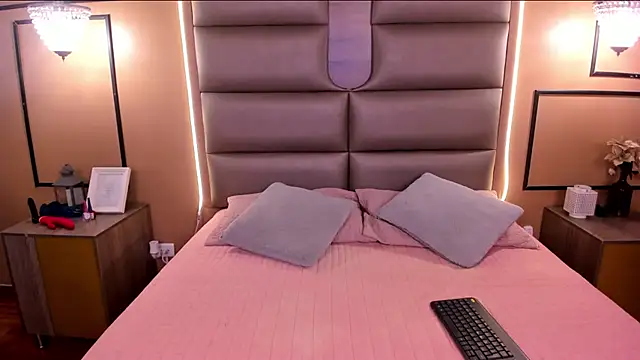 Snapshot of CAYLINCOLLINS chatting on February 26, 2025, 3:21 am CAYLINCOLLINS online show from February 26, 2025, 3:21 am