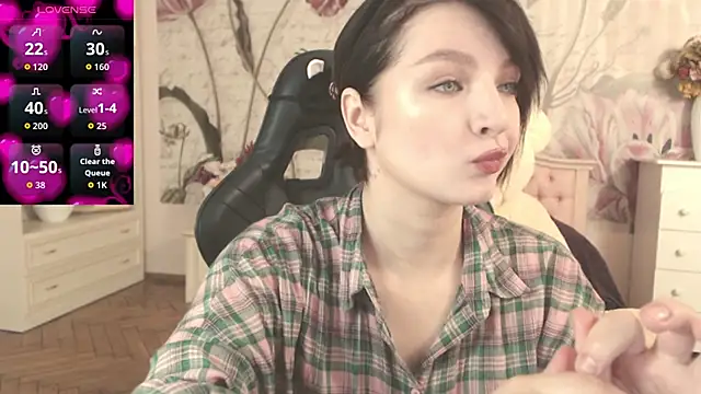 Snapshot of BritneyBarker chatting on October 6, 2025, 2:31 am BritneyBarker online show from October 6, 2025, 2:31 am