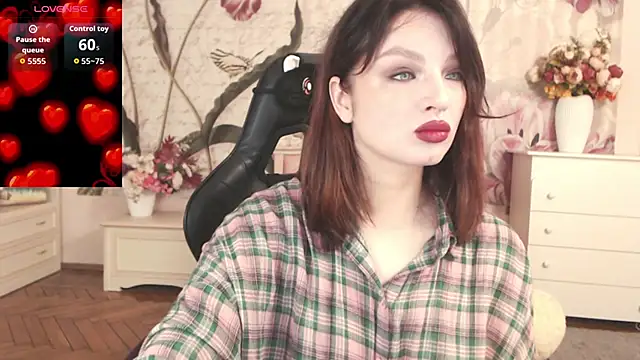 Snapshot of BritneyBarker chatting on October 28, 2025, 3:10 am BritneyBarker online show from October 28, 2025, 3:10 am