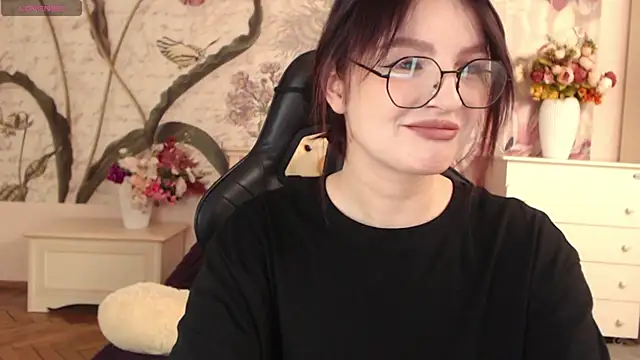 Snapshot of BritneyBarker chatting on November 7, 2025, 9:48 pm BritneyBarker online show from November 7, 2025, 9:48 pm