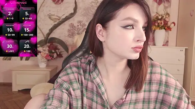 Snapshot of BritneyBarker chatting on November 21, 2025, 9:24 pm BritneyBarker online show from November 21, 2025, 9:24 pm