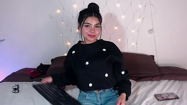 saray  jones online show from March 19, 2025, 7:38 pm