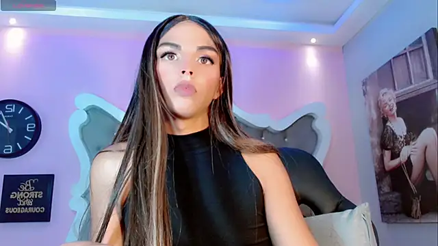 Snapshot of CamiiGarcia chatting on February 16, 2025, 6:21 pm CamiiGarcia online show from February 16, 2025, 6:21 pm