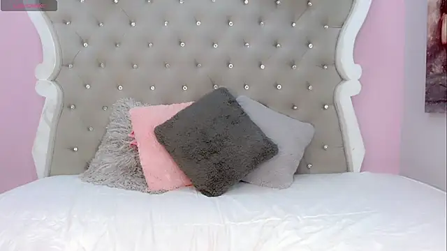 Snapshot of CamiiGarcia chatting on March 11, 2025, 5:46 pm CamiiGarcia online show from March 11, 2025, 5:46 pm