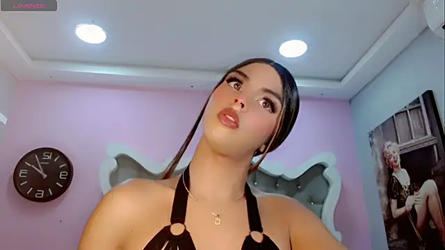 Snapshot of CamiiGarcia chatting on March 12, 2025, 2:34 pm CamiiGarcia online show from March 12, 2025, 2:34 pm