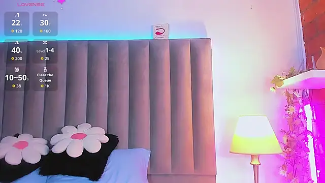 Snapshot of CamiiGarcia chatting on October 24, 2025, 9:33 pm CamiiGarcia online show from October 24, 2025, 9:33 pm