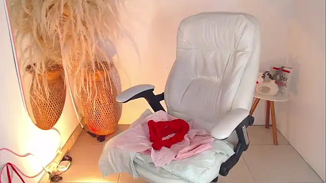 Snapshot of Sofi_BBW chatting on December 5, 2025, 12:47 pm Sofi BBW online show from December 5, 2025, 12:47 pm