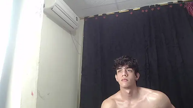 Snapshot of HENRY_SENNI chatting on February 7, 2025, 4:14 pm HENRY SENNI online show from February 7, 2025, 4:14 pm