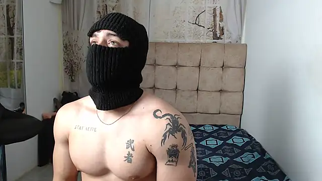 Snapshot of HENRY_SENNI chatting on October 4, 2025, 2:59 pm HENRY SENNI online show from October 4, 2025, 2:59 pm