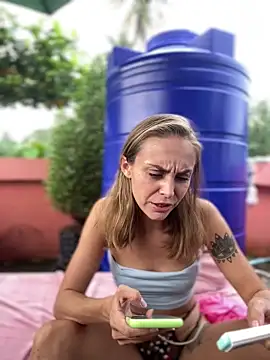 White Lu online show from November 26, 2025, 2:12 am