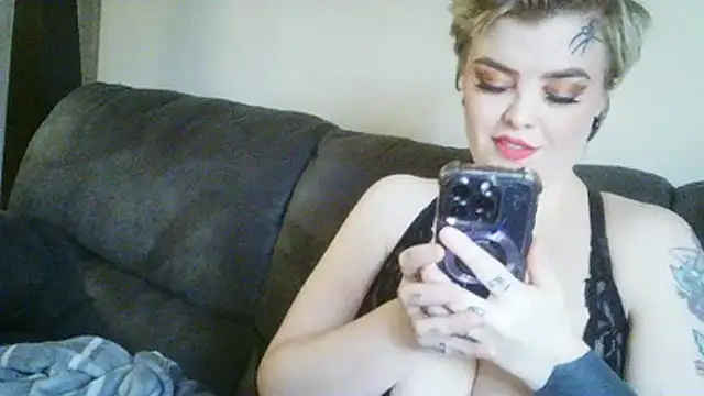 bisexmillenials online show from December 22, 2025, 6:38 pm