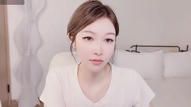 Snapshot of longlong_xu chatting on October 23, 2025, 1:43 pm longlong xu online show from October 23, 2025, 1:43 pm