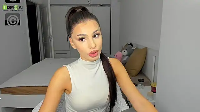 HelenShawn online show from October 28, 2025, 9:39 pm