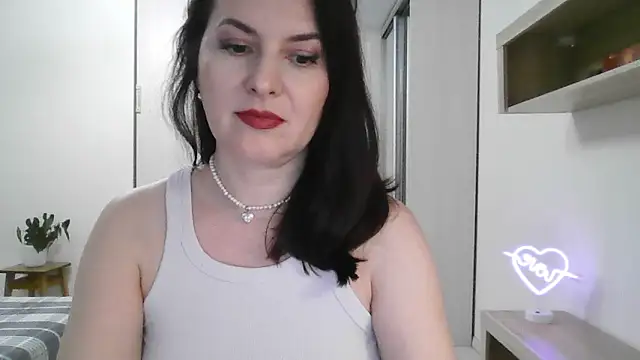 Victoria Glam online show from February 4, 2025, 7:55 pm