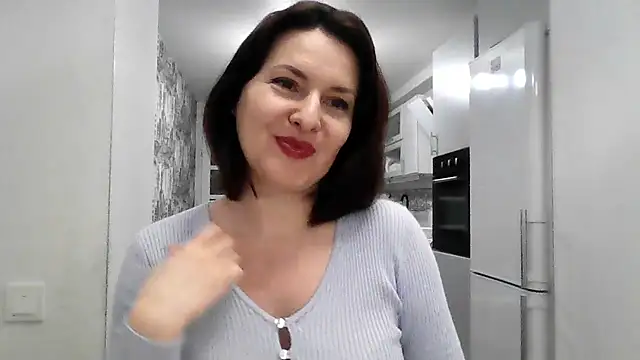 Victoria Glam online show from December 15, 2025, 5:28 pm