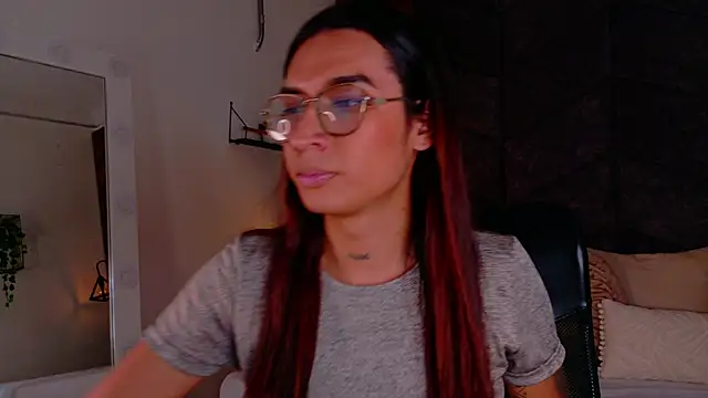 LauraaGomezz   online show from September 22, 2025, 7:27 pm