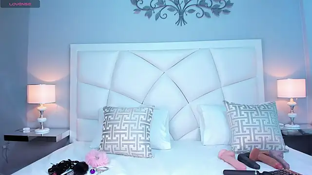 Snapshot of ZoeySnow chatting on March 13, 2025, 12:02 pm ZoeySnow online show from March 13, 2025, 12:02 pm