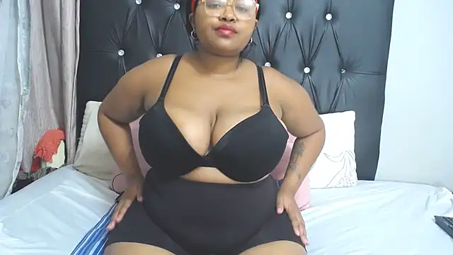 Snapshot of Chubbyvette chatting on February 19, 2025, 10:12 am Chubbyvette online show from February 19, 2025, 10:12 am