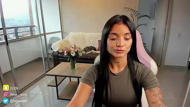 Snapshot of LairaScott chatting on February 26, 2025, 10:09 pm LairaScott online show from February 26, 2025, 10:09 pm