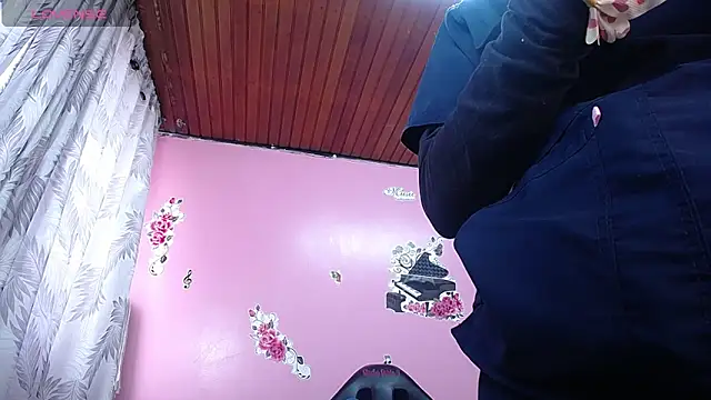 Snapshot of Sofii_cutee chatting on February 21, 2025, 12:28 pm Sofii cutee online show from February 21, 2025, 12:28 pm