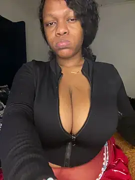 Boneca25 online show from October 25, 2025, 9:42 pm