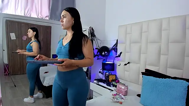 Snapshot of Ariana_rouse chatting on October 14, 2025, 4:41 pm Ariana rouse online show from October 14, 2025, 4:41 pm