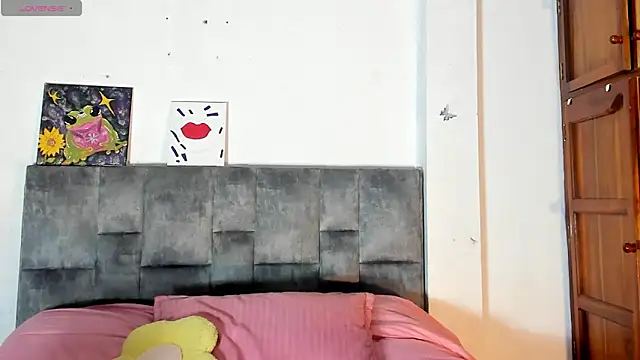 Isangel  online show from November 18, 2025, 2:28 am