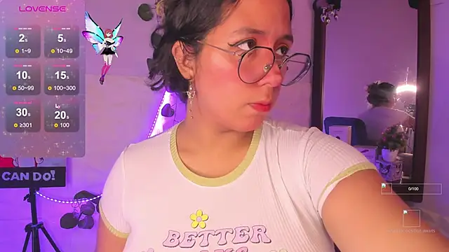 Ludovica6669 online show from November 18, 2025, 9:08 pm