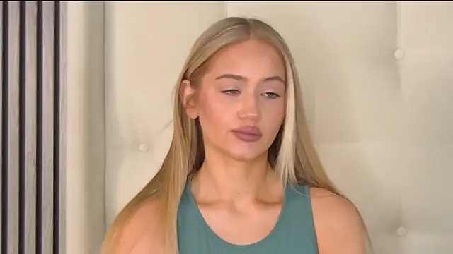 Snapshot of ur_wet_dreams chatting on March 17, 2025, 7:35 am ur wet dreams online show from March 17, 2025, 7:35 am