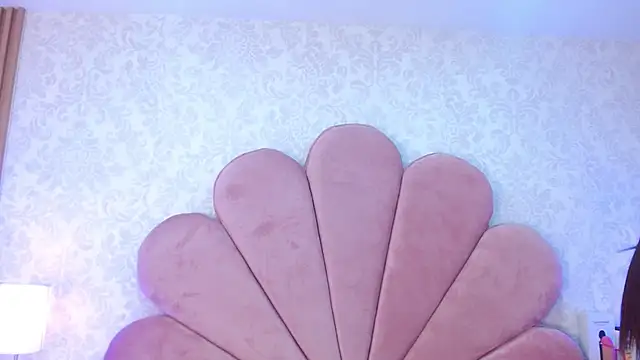 ElhaThomson online show from December 13, 2025, 8:36 pm