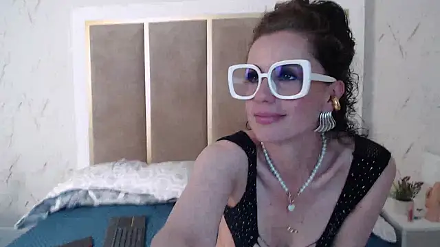 IsabelaWoods online show from February 5, 2025, 9:40 pm