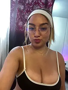 Snapshot of Iam_Cassi chatting on February 20, 2025, 9:09 pm Iam Cassi online show from February 20, 2025, 9:09 pm