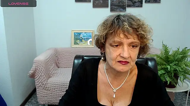 Snapshot of SexyGrandma_ chatting on February 5, 2025, 5:41 am SexyGrandma online show from February 5, 2025, 5:41 am