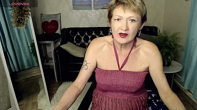 Snapshot of SexyGrandma_ chatting on October 17, 2025, 4:20 pm SexyGrandma online show from October 17, 2025, 4:20 pm