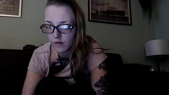 Snapshot of Astrid-Gilbert chatting on February 4, 2025, 8:49 pm Astrid-Gilbert online show from February 4, 2025, 8:49 pm