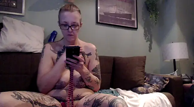 Snapshot of Astrid-Gilbert chatting on February 24, 2025, 8:47 pm Astrid-Gilbert online show from February 24, 2025, 8:47 pm