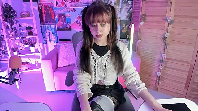 MisaPage online show from March 3, 2025, 9:05 pm