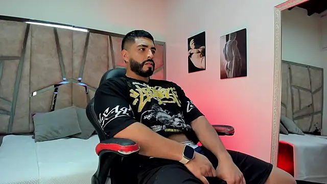 Snapshot of LeandroRusso chatting on February 9, 2025, 9:06 pm LeandroRusso online show from February 9, 2025, 9:06 pm