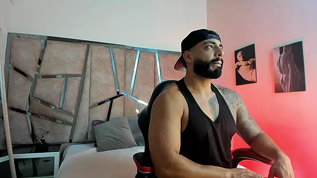 Snapshot of LeandroRusso chatting on February 22, 2025, 7:47 pm LeandroRusso online show from February 22, 2025, 7:47 pm